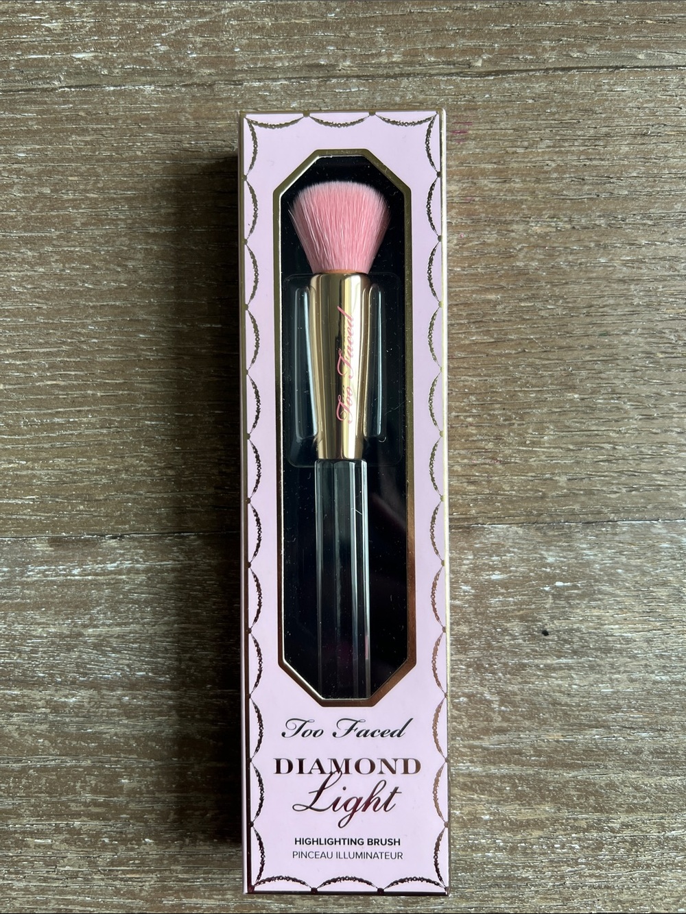 NWB Too Faced Diamond Light Highlighting Brush - Picture 2 of 7